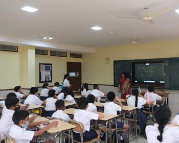 Centrally air-conditioned school building